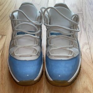 Jordan 11s Retro Low University Blue 2001